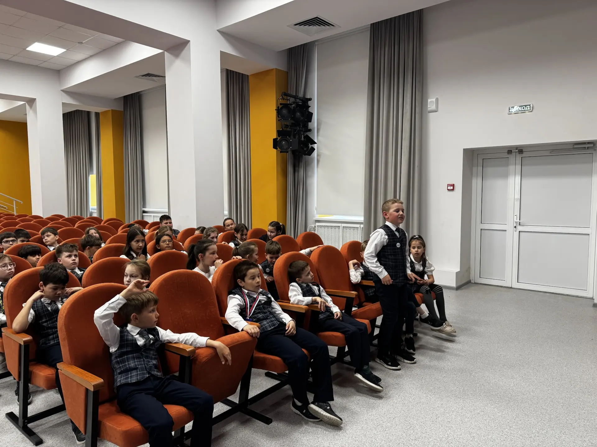 Традиционно по четвергам в лицее проходит урок "Орлята России".  Учитель начальных классов Сулеймано