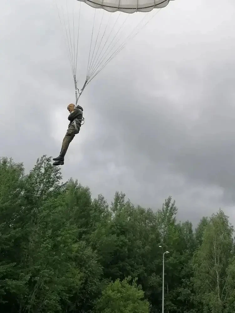 🔥Кадеты ГБОУ НКК выполнили второй раз прыжки с парашютной вышки!

26 и 28 мая на территории корпуса