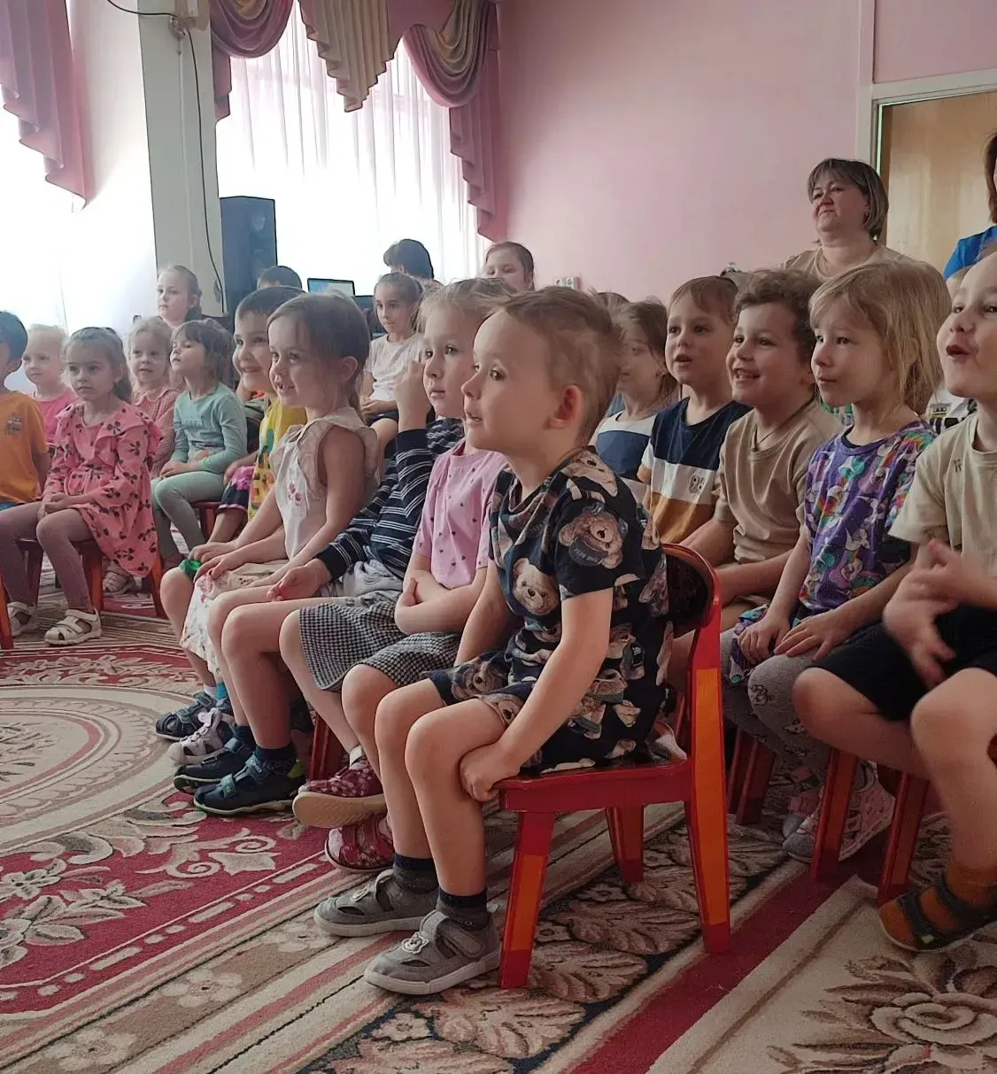 Волшебный мир театра 🎭  ✨В дошкольном корпусе «Родничок» в преддверии Международного дня театра ребя