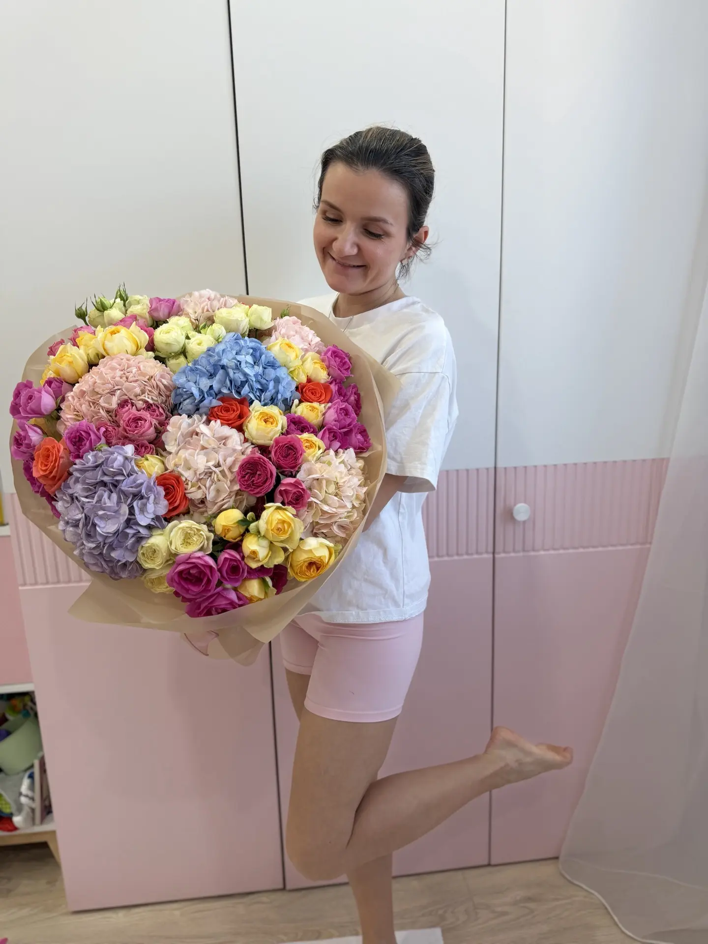 Не показала вам какой красивушний дофаминовый букет подарил мне Костя на день рождения ...