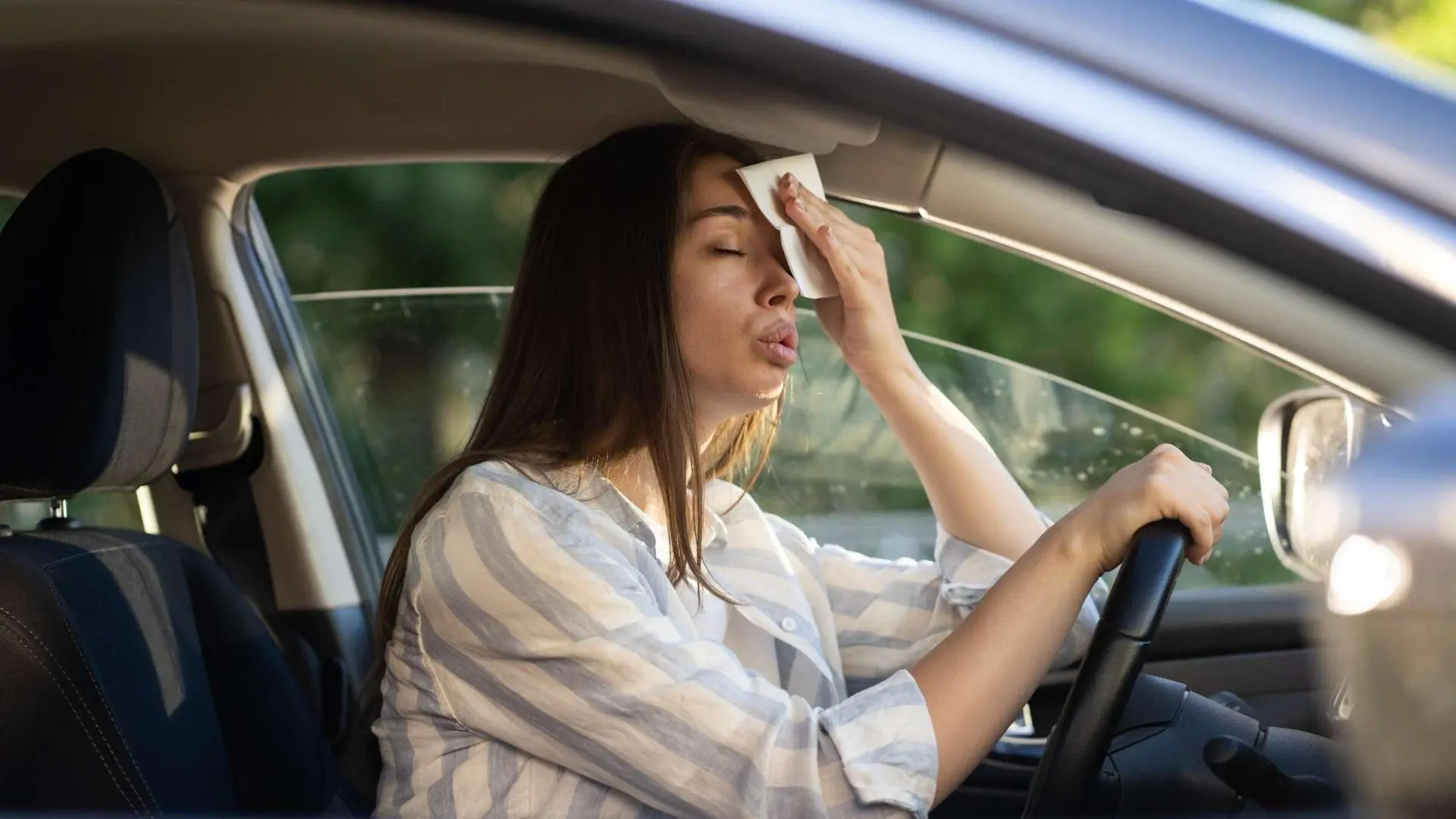 Что происходит с машиной после долгой стоянки под солнцем? ☀️🚘

Летом многие автомобили проводят ча