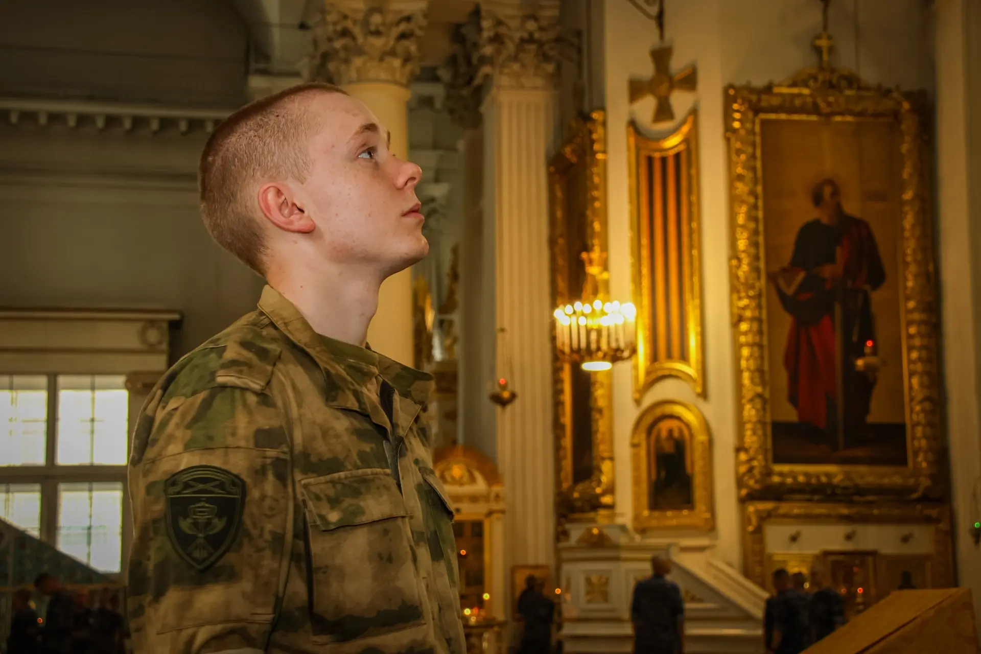 В Санкт-Петербурге росгвардейцы отметили День Крещения Руси
 
В Санкт-Петербурге в соборе Святой Жив