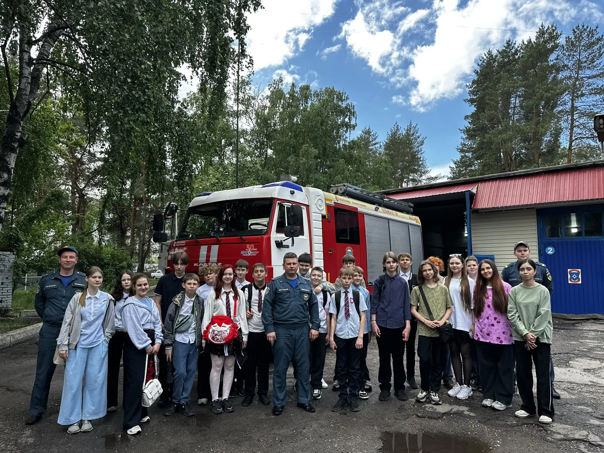 🚒 Сегодня ученики 7б и 7г классов посетили пожарную часть №11🚒

Ребята узнали о работе пожарных, п