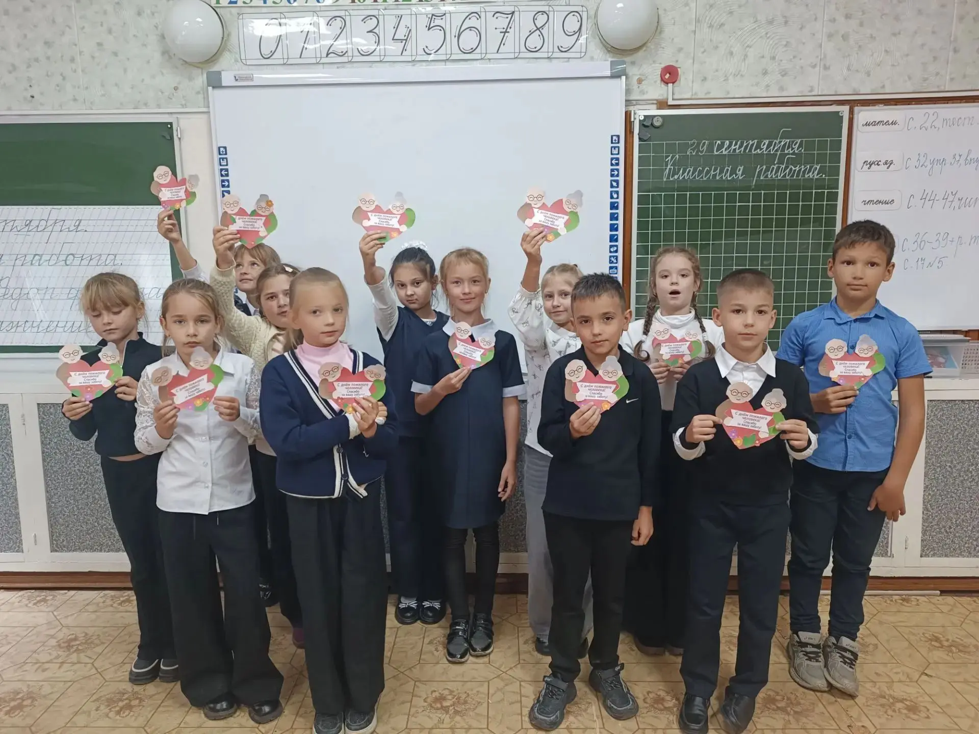 Тёплые руки — тёплые сердца: наш 4-й и 2-й класс провели совместный урок