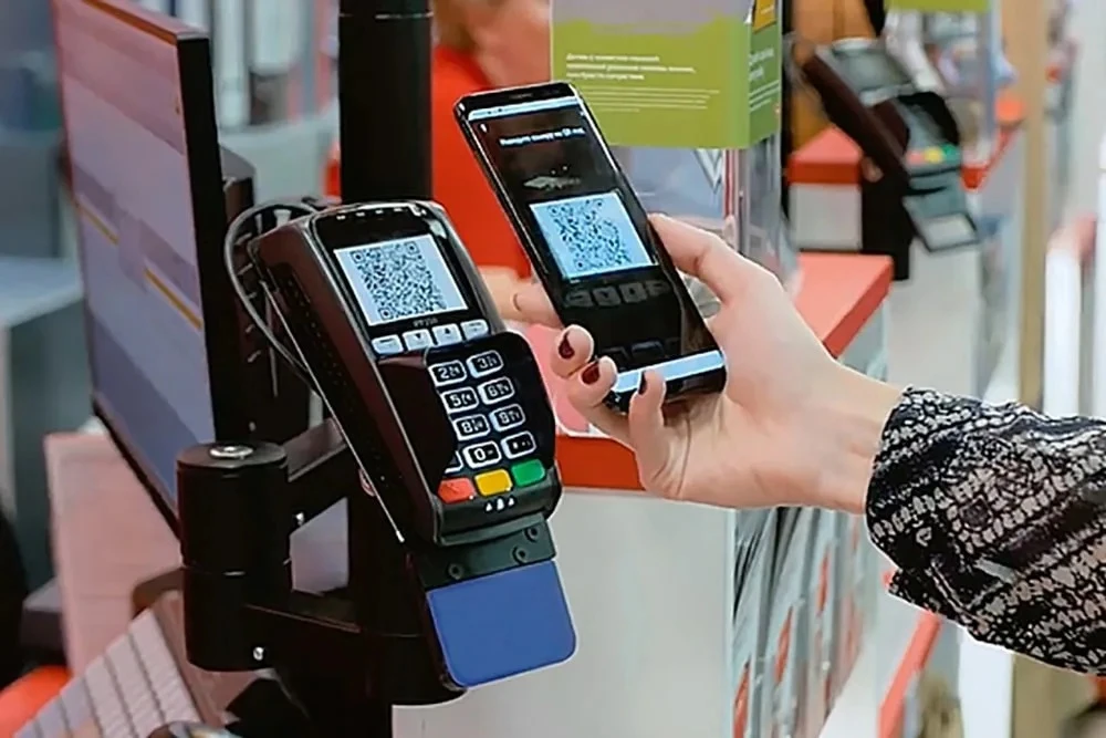 С 1 сентября в России вводится единый QR-код для оплаты. 

Вместо множества банковских QR-кодов на к