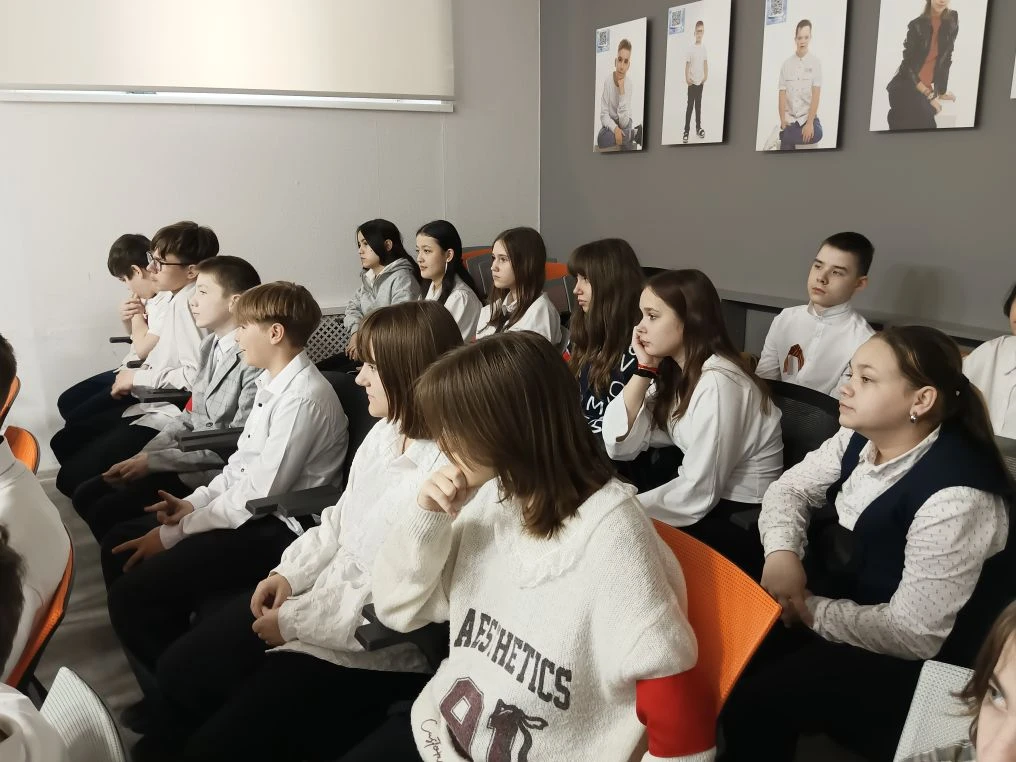 🎖️📖Память сердца: урок мужества в городской библиотеке  Приближается День Победы , и потому мы все ч