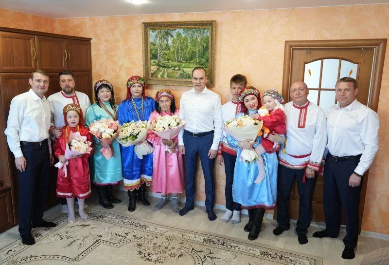 В День России в рамках рабочей поездки в Рузаевский район Глава Мордовии Артём Здунов побывал в гост