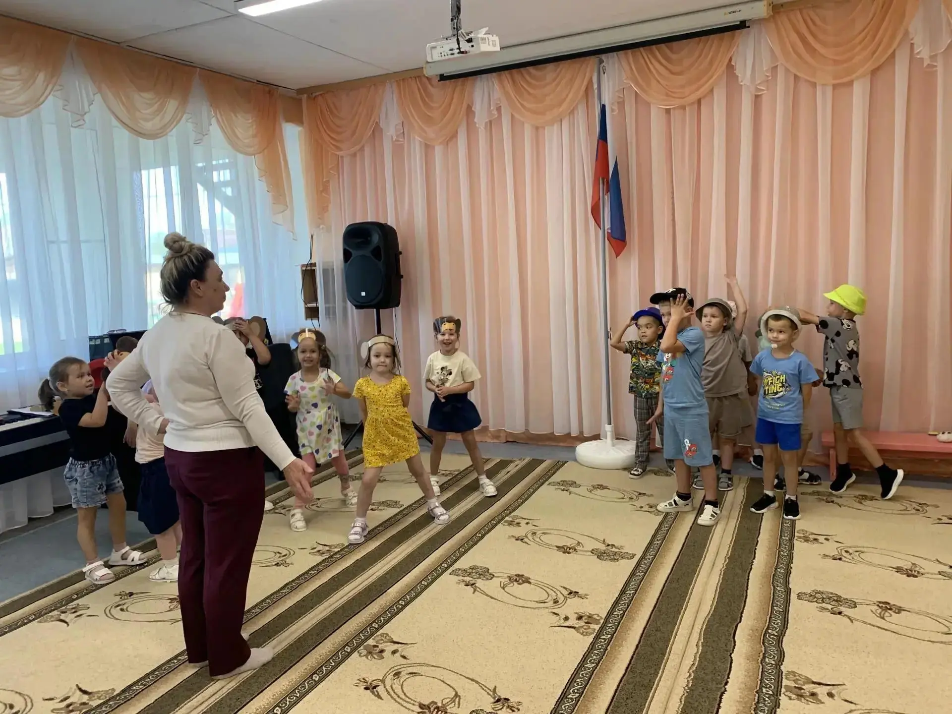 🎉Сегодня наш детский сад посетила сотрудник поселковой библиотеки Галкина Ирина Иванов...