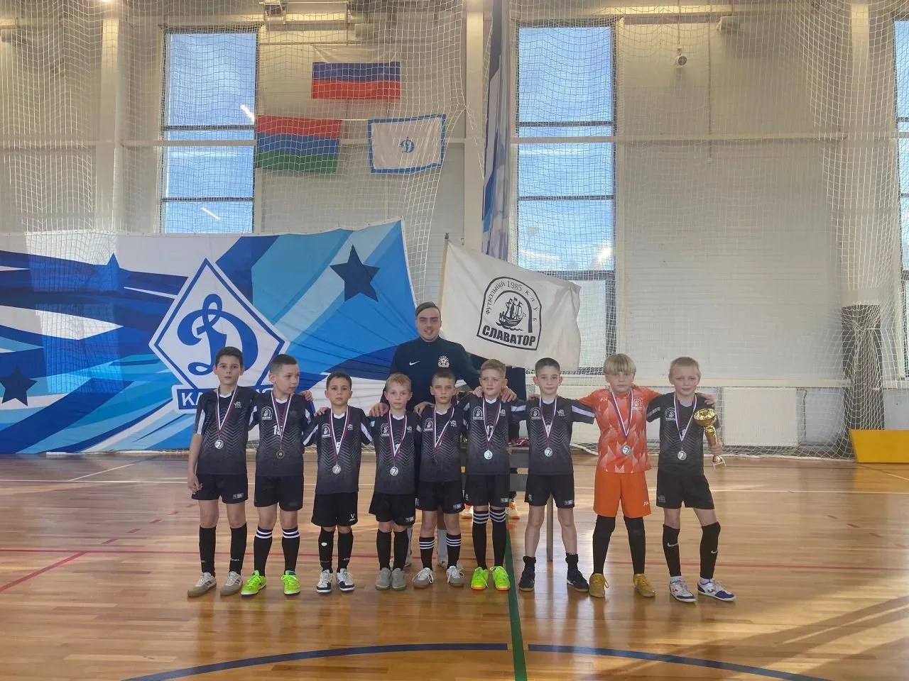 ⚽🏆️ Команда "Славатор 2017/18" под руководством Клышникова Константина Романовича прин...
