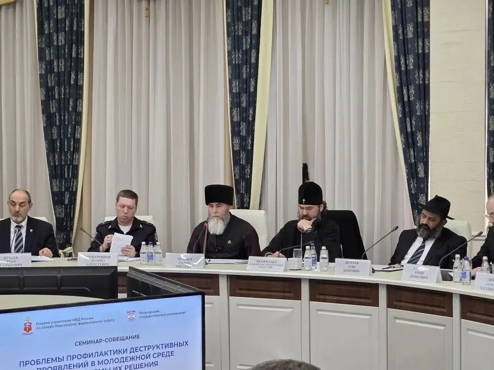 И.о. ректора КЧГУ Умар Ахматович Узденов принял участие в совещании по профилактике деструктивных пр