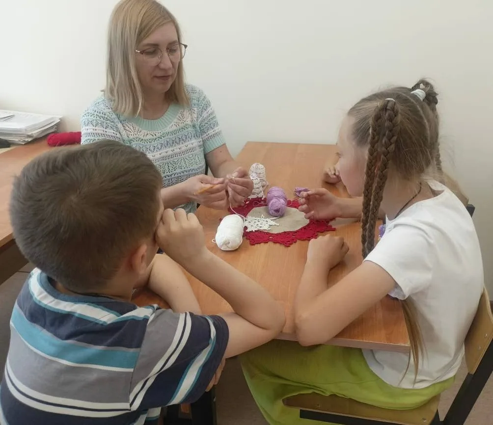 ☀️ АртДвиж 🧶

🧡 2 июня в рамках летней творческой смены преподаватель Токарева Людмила Юрьевна про