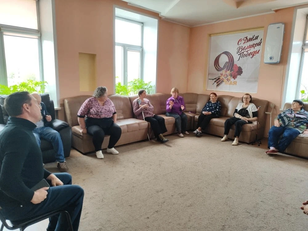 В отделении дневного пребывания прошла встреча юрисконсульта с пожилыми гражданами.