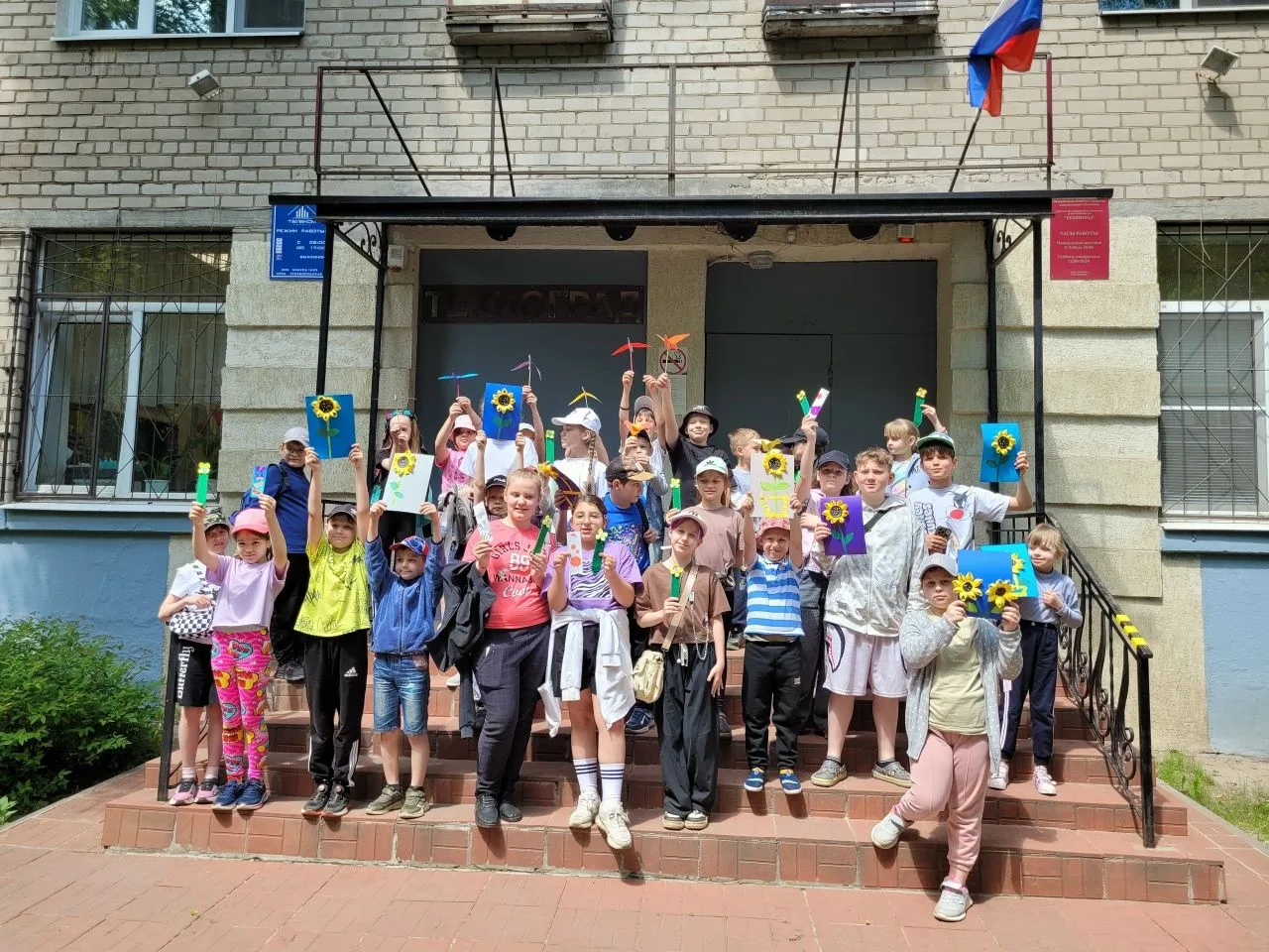 🌞 Сегодня в пришкольном лагере «Солнышко» был тематический день "Прикладное творчество...