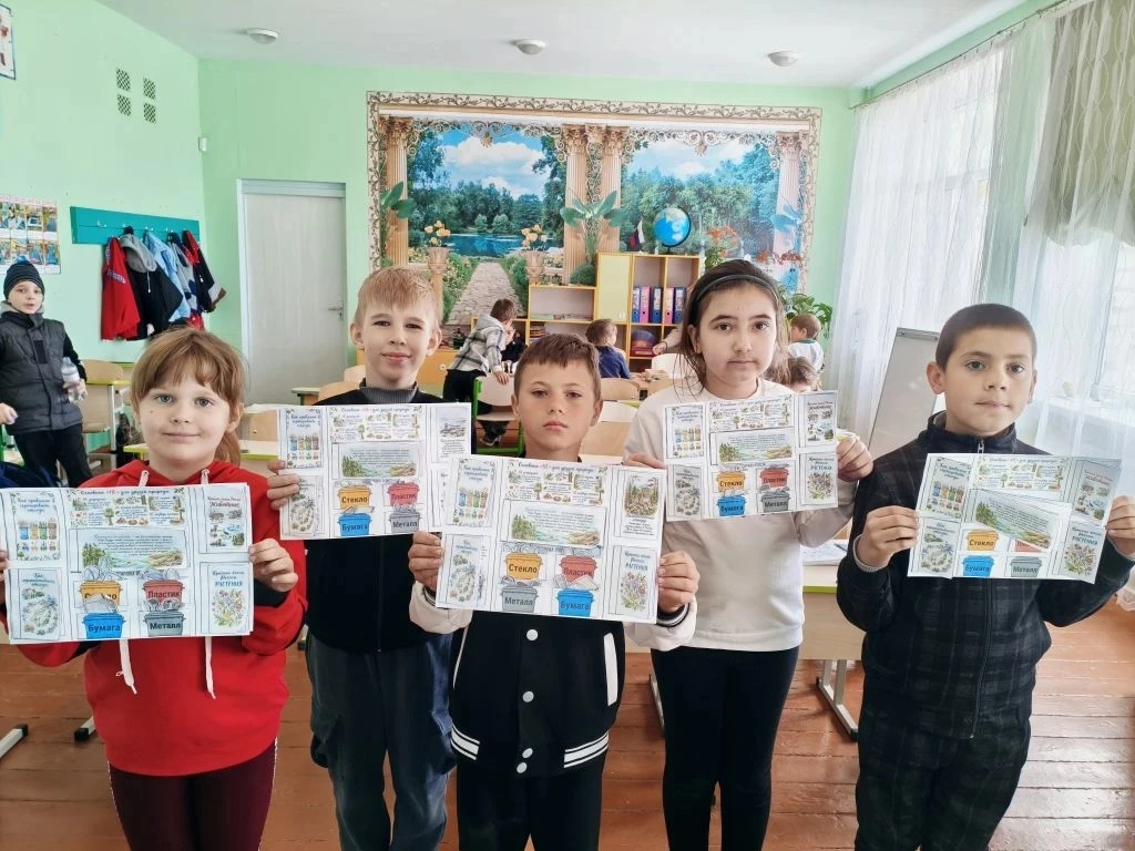 В ГБОУ ХО "Чернянской школе Каховского района" состоялся проект "Эколята".