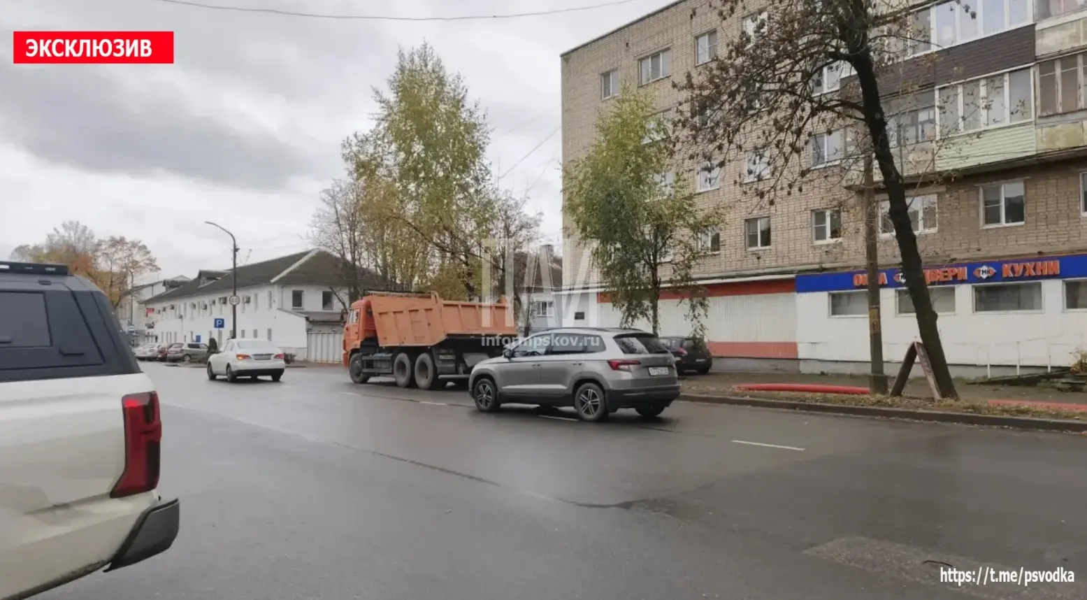 ДТП произошло на улице 3-й Ударной Армии в Великих Луках. 81-летний мужчина при выходе ...
