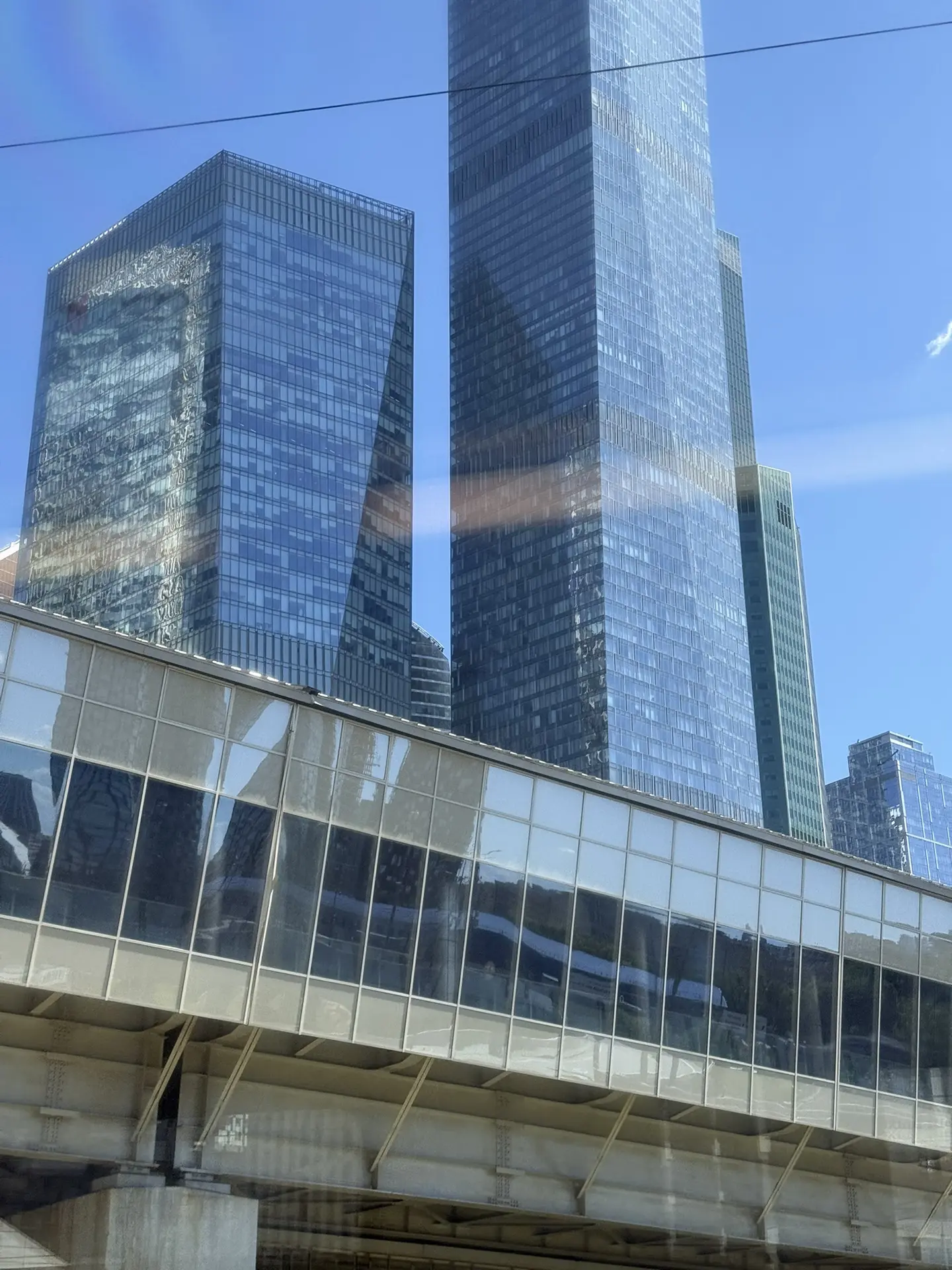 За время пути носочки чуть-чуть подросли. Стопа готова, обе пяточки тоже