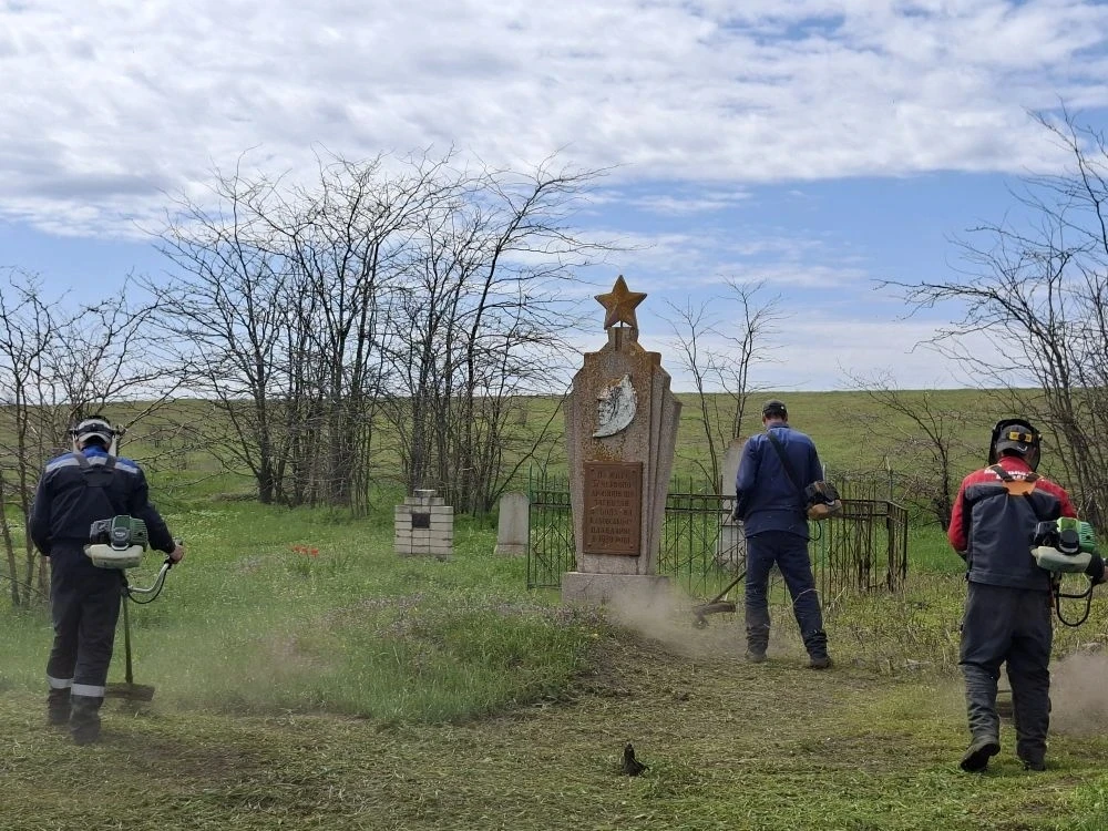 В Лукьяновке привели в порядок памятник и братскую могилу красноармейцев, погибших в Гражданскую вой