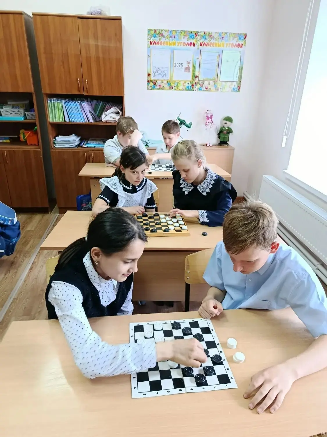 ♟️ Игра в шахматы

Два игрока, 64 клетки и бесконечная вселенная стратегий. 🤖🧠

Здесь каждая фигур