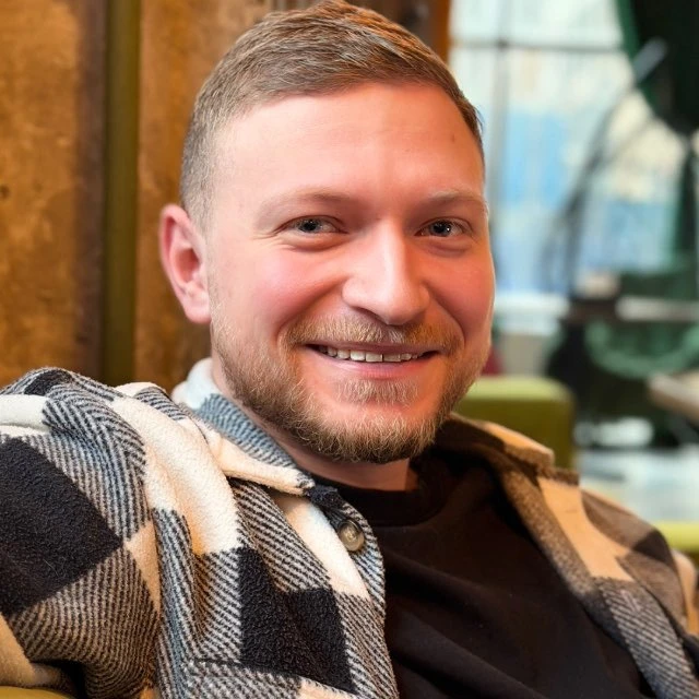 Привожу клиентов для бизнеса через Яндекс.Директ, ВКонтакте и Telegram. Занимаюсь этим ...