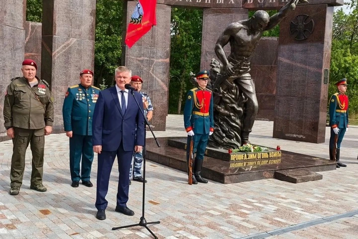 В Парке Победы на Соколовой горе увековечили память участников СВО