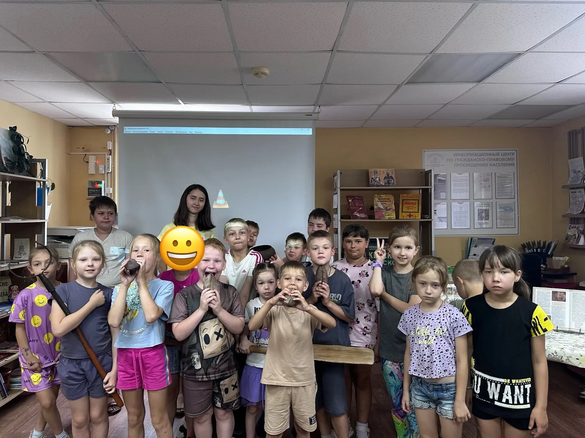 🌟 Сегодня наши «Орлята-эколята» провели волшебный день!
Сначала все ребята собрались в библиотеке, 