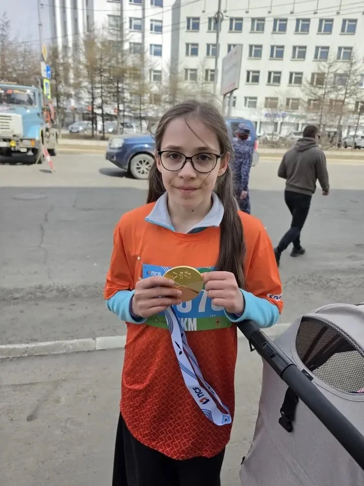 🏆 Наши ученики — в деле: успехи на полумарафоне «Забег.РФ»!  36 наших школьников с 1 по 11 класс при