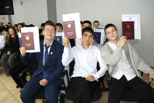 🚀СТАРТ В ПРОФЕССИОНАЛЬНУЮ ЖИЗНЬ: 162 ДИПЛОМА В РУКАХ!
 
🔥В конференц-зале колледжа было по-особенн