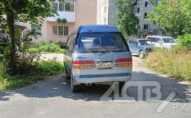Микроавтобус пострадал в Южно-Сахалинске из-за невнимательного автомобилиста