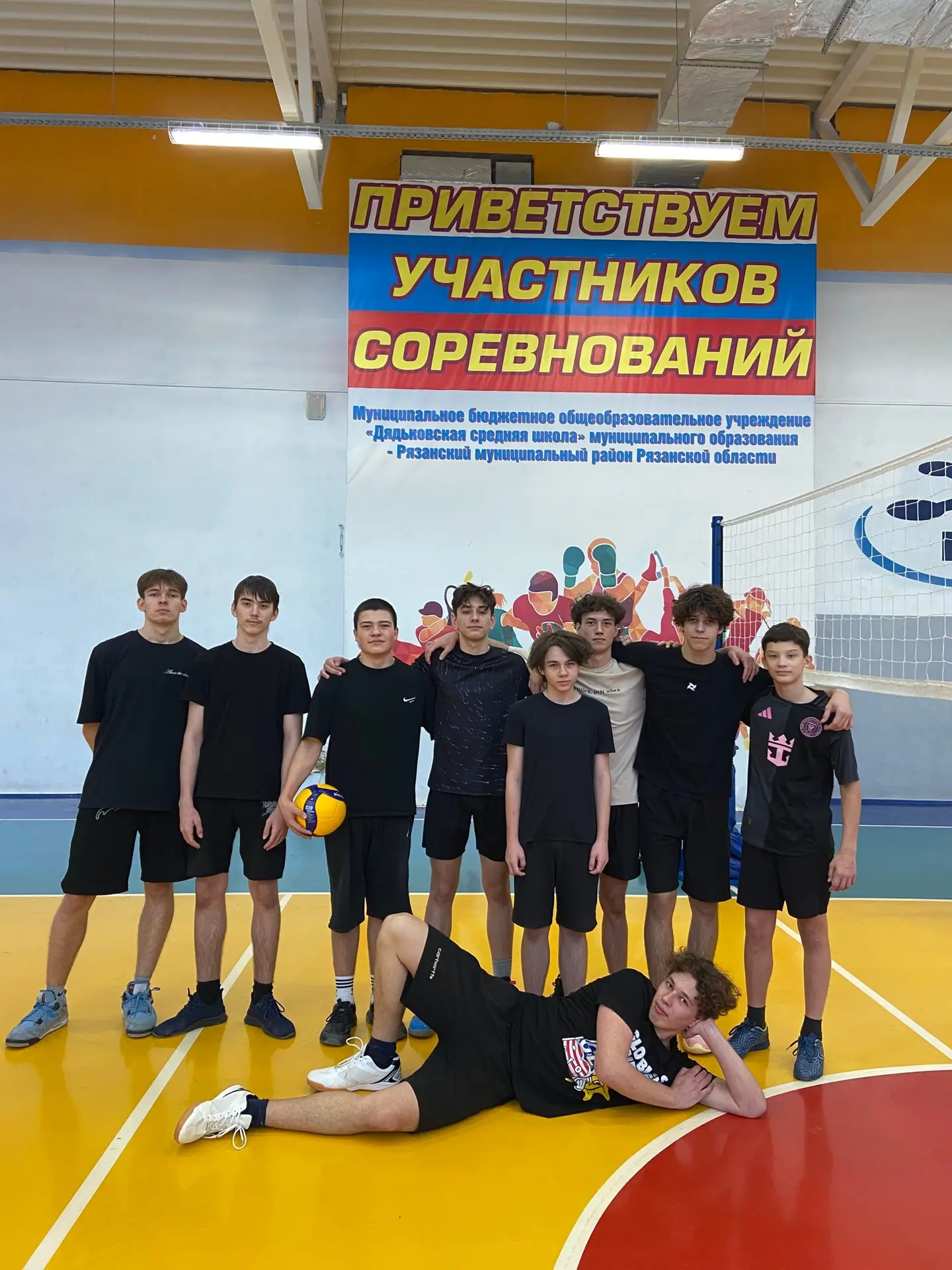 Каникулы с пользой 💪🏻 Турнир по волейболу среди юношей старших классов 🏐  В рамках «Декады спорта» п