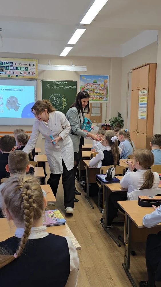 ✨ Здоровые зубы — весёлые улыбки: урок во 2 «А»!   🦷 17 апреля в 2 «А» классе прошёл необычный урок 