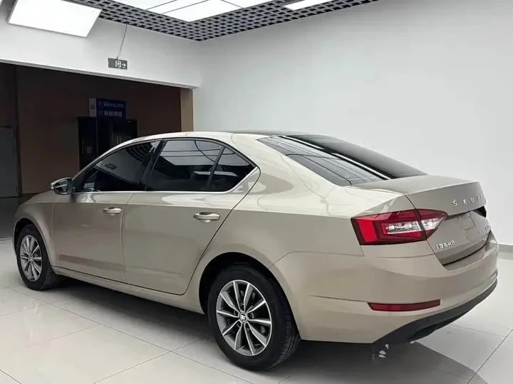 🇨🇳🔥Škoda Octavia так же доступна к приобретению из Китая  — 2022 год, 1.5л., 113л.с., бензин — 2WD, 