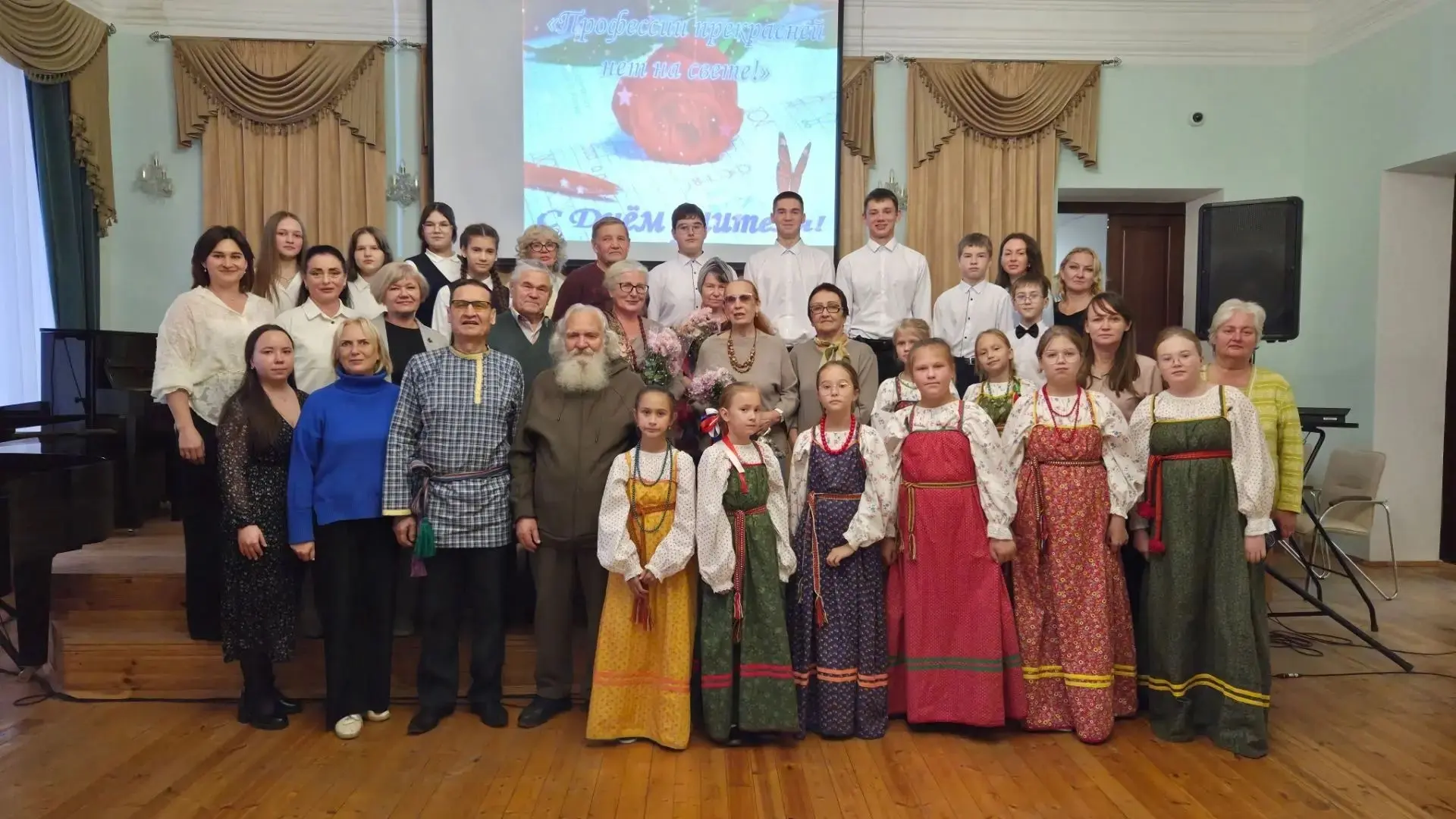 В актовом зале Детской школы искусств состоялся тёплый и душевный концерт, посвящённый ...