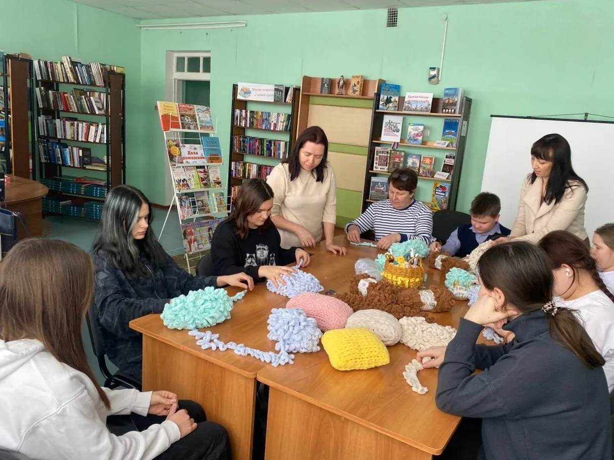 В Мощёнской библиотеке в рамках проекта «Яковлевские АРТ-сезоны» прошел мастер-класс по...