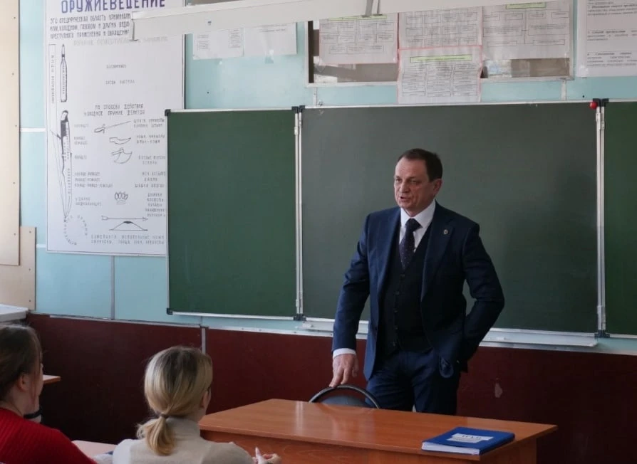 Где-то на каком-то юридическом форуме читаю какую-то лекцию о чем-то. В общем, если в зале на трибун