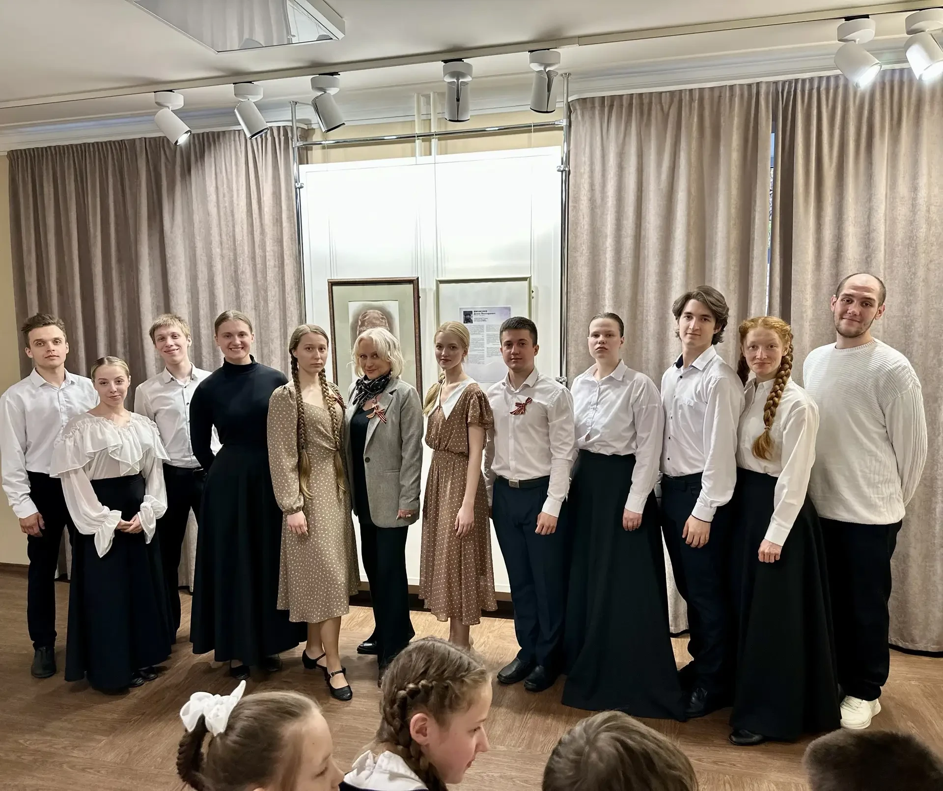 Студенты-кукольники выступили с чтецкой программой для детей в честь Дня Победы