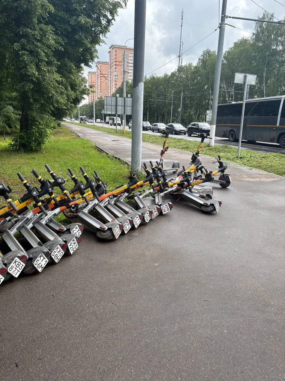 Неужели парковка самокатов теперь будет как положено, а не абы где и абы как?