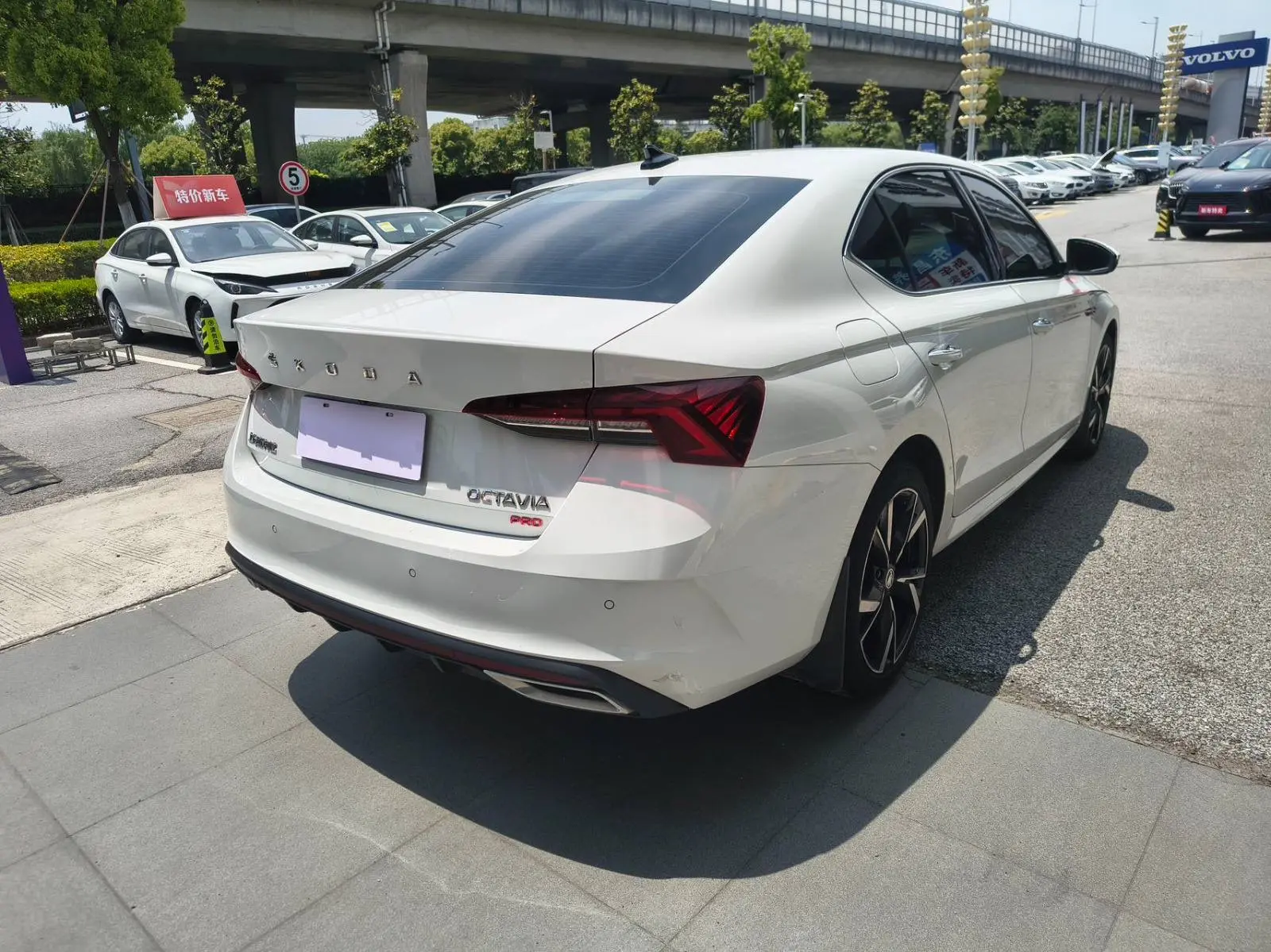 🇨🇳В наличии в Китае: Skoda Octavia PRO  — 2023г., 52.000км. — 1.4л., 150л.с., РКПП ✅Без окрасов  💵Ст