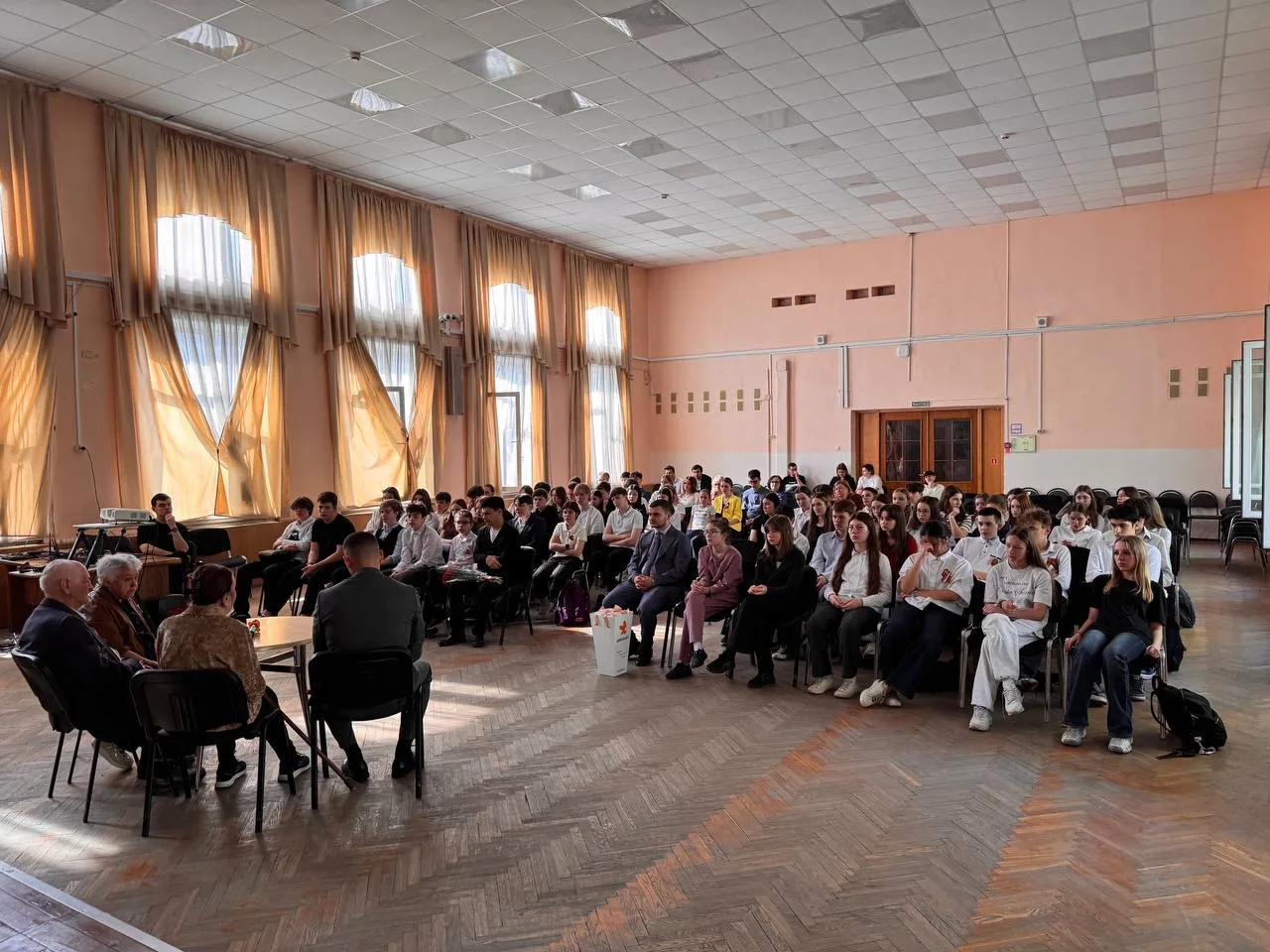Есть встречи, после которых в зале ещё долго стоит тишина.  Вчера для наших учеников прошёл настоящи
