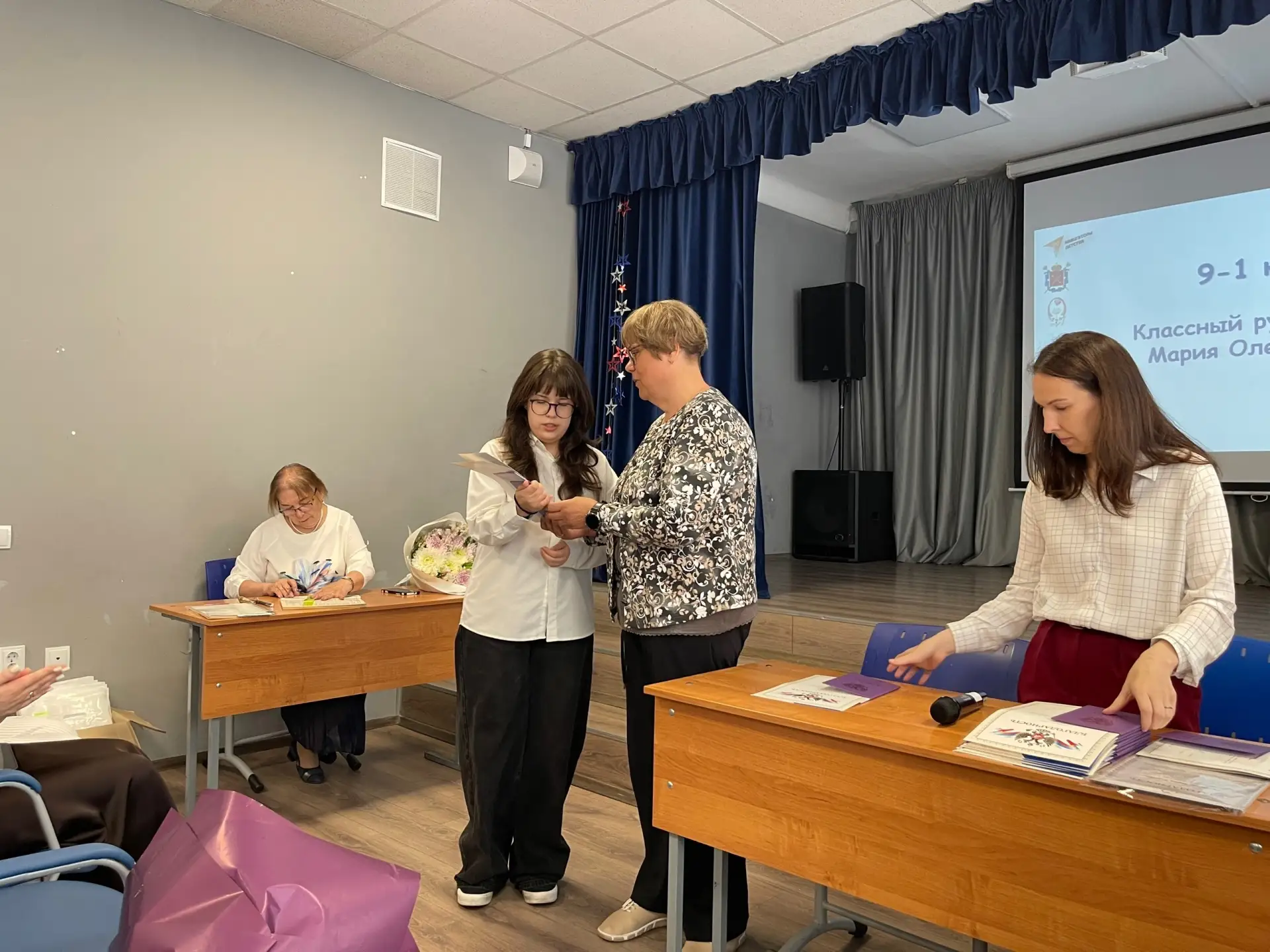 🎓❤ Аттестаты вручены! Поздравляем наших девятиклассников!

🌟26 июня в торжественной обстановке мы 