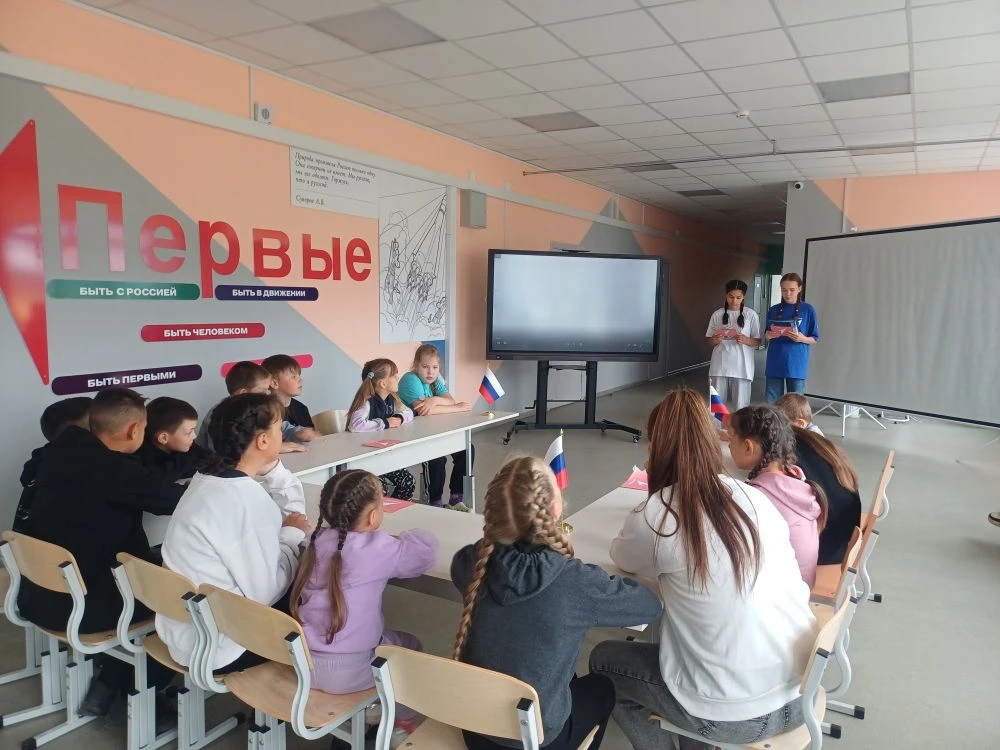 В нашей школе прошёл «День Первых»! 🎉🤩

Ребята рисовали яркие рисунки 🎨🖌️, проходили увлекательн