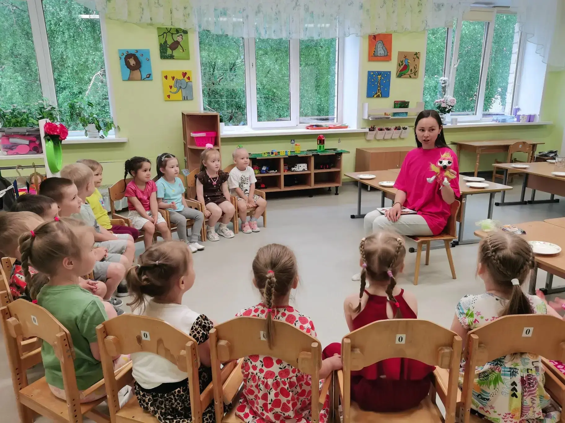 ✨ Продолжение Всемирной недели семьи: «Минутка с мамой» в младшей группе! ✨
