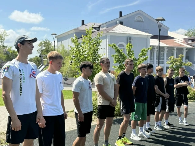 🇷🇺💪Таманские волонтёры забрали почти все медали соревнований по троеборью в День России