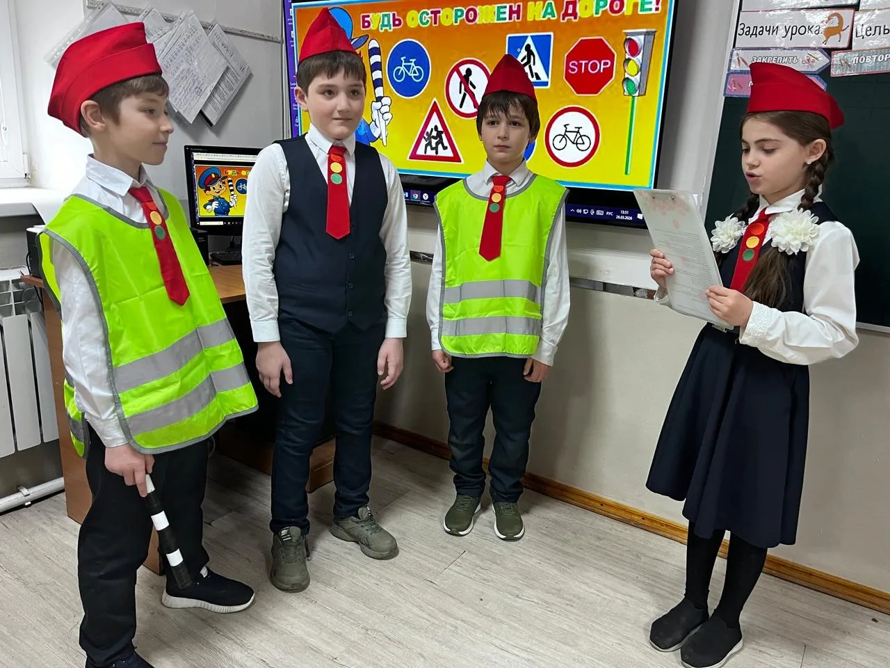 🚦 В нашей школе состоялся насыщенный и важный классный час по правилам дорожного движе...