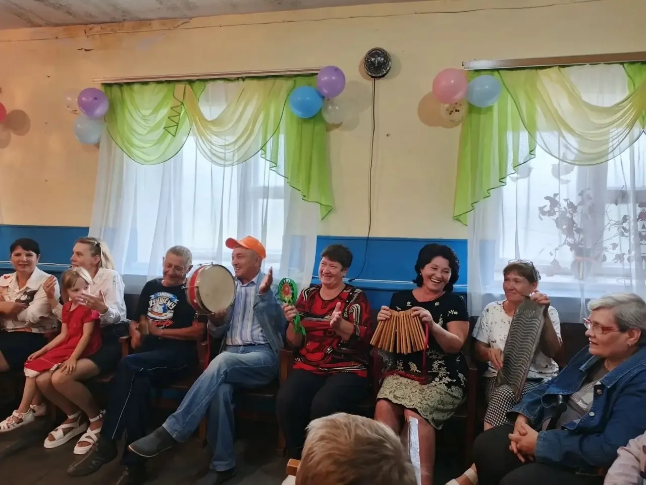В деревне Ярки Куртамышского округа царила настоящая феерия. Артисты Обанинского сельского Дома куль