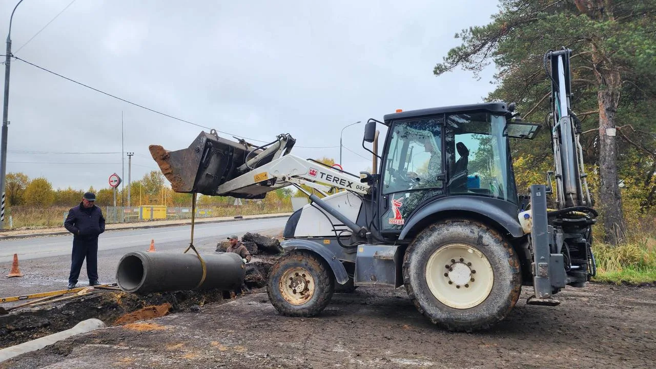 🚜 На улице Кольцевой заменили 20-метровый участок аварийной дренажной трубы