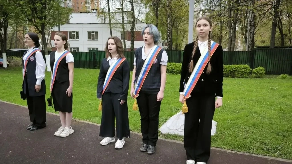 🇷🇺 Торжественное поднятие Флага Российской Федерации    ✨ Почетное право установить Флаг Российской 
