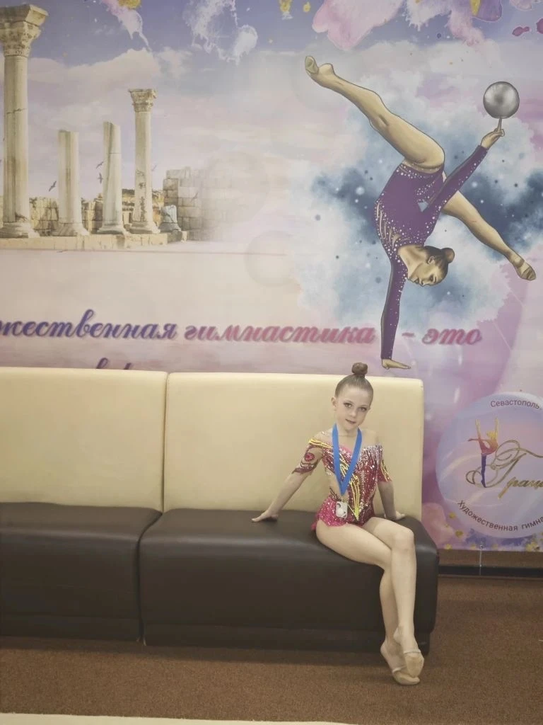 ✨Поздравляем!✨  🏆 Ева К., ученица 3-Б класса заняла 2-е место в открытом турнире по художественной г