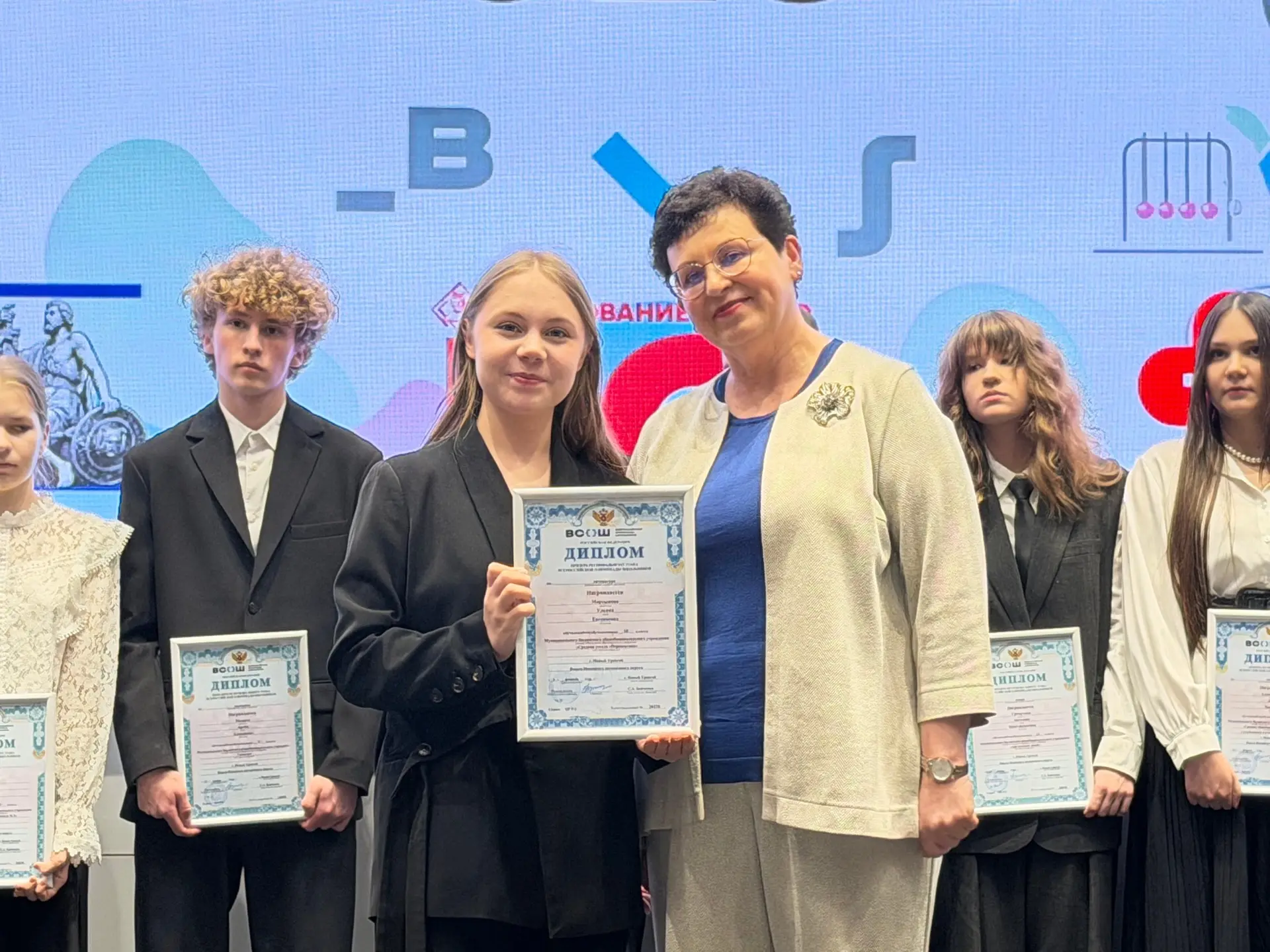 🏅 🎓🇷🇺Дорога к успеху: чествуем победителей олимпиадного сезона!  🏆 Ученики и педагоги нашей школы пр