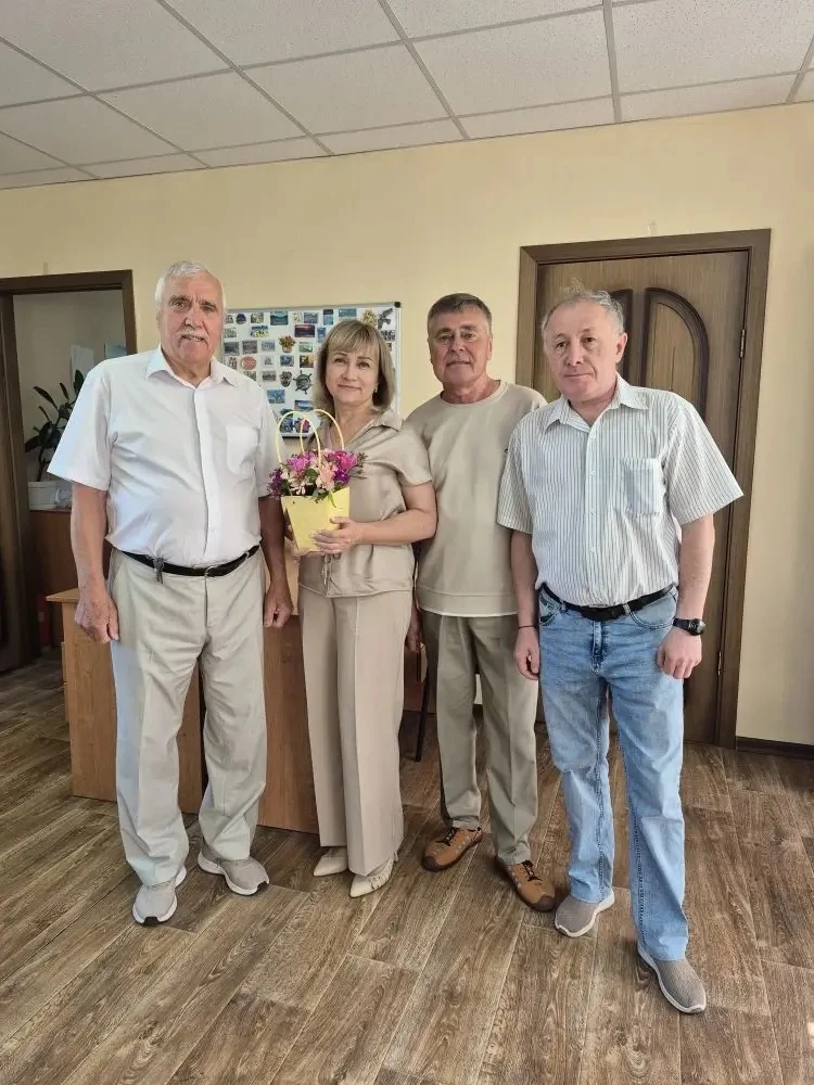 Сегодня, в наш профессиональный праздник, нас пришли поздравить наши социальные партнеры, председате