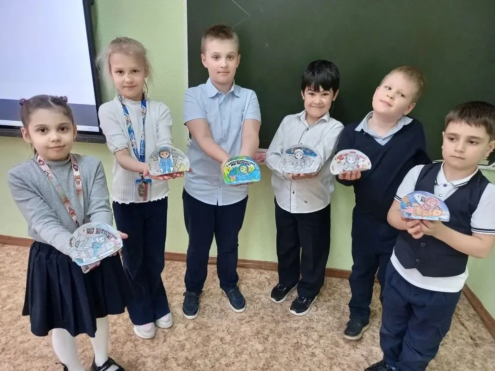 Начало недели в нашей школе   🏫 Начало недели в нашей школе Друзья! Надеемся, все успели отдохнуть и